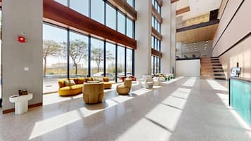 Coin salon dans le hall