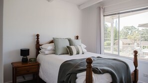 4 bedrooms, iron/ironing board, free WiFi, bed sheets