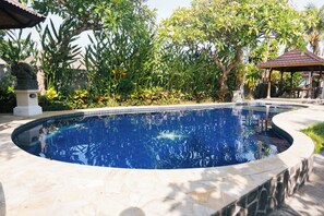 Outdoor pool - New Starlight Hotel & Resort (Buleleng)