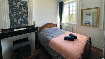 3 室のベッドルーム、アイロン / アイロン台、WiFi (無料)、ベッドシーツ