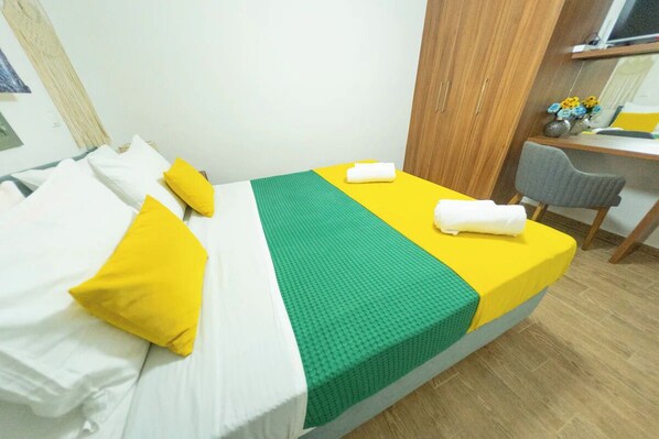 2 bedrooms, iron/ironing board, WiFi, bed sheets