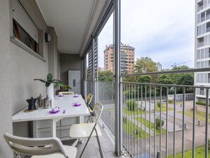 Outdoor dining - Nice apartment for 4 people with A/C, WIFI, TV and terrace (Milan)