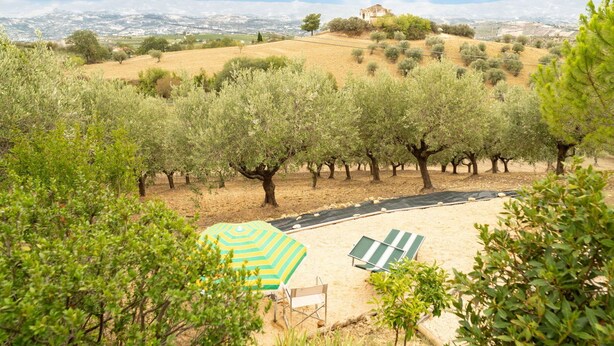 Property grounds - Wonderful  villa with WIFI, private pool, A/C, hot tub, patio, pets allowed and panoramic view (Città Sant'angelo)