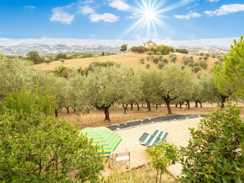 Stunning  villa with A/C, hot tub, WIFI, private pool, patio, pets allowed and panoramic view