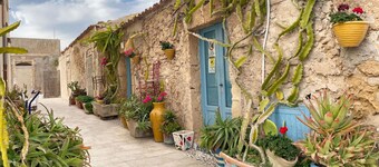 Fin lejlighed for 4 gæster med klimaanlæg, pool, WIFI, TV og terrasse