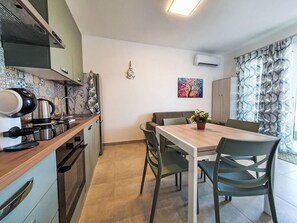 Microwave, oven