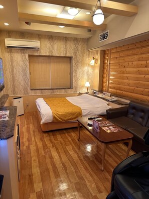 Habitación básica doble | Edredón, insonorización, tabla de planchar con plancha y wifi gratis 