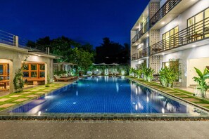 Hồ bơi ngoài trời 