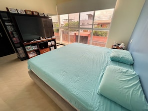 3 quartos, ferros/tábuas de passar roupa, Wi-Fi, roupa de cama