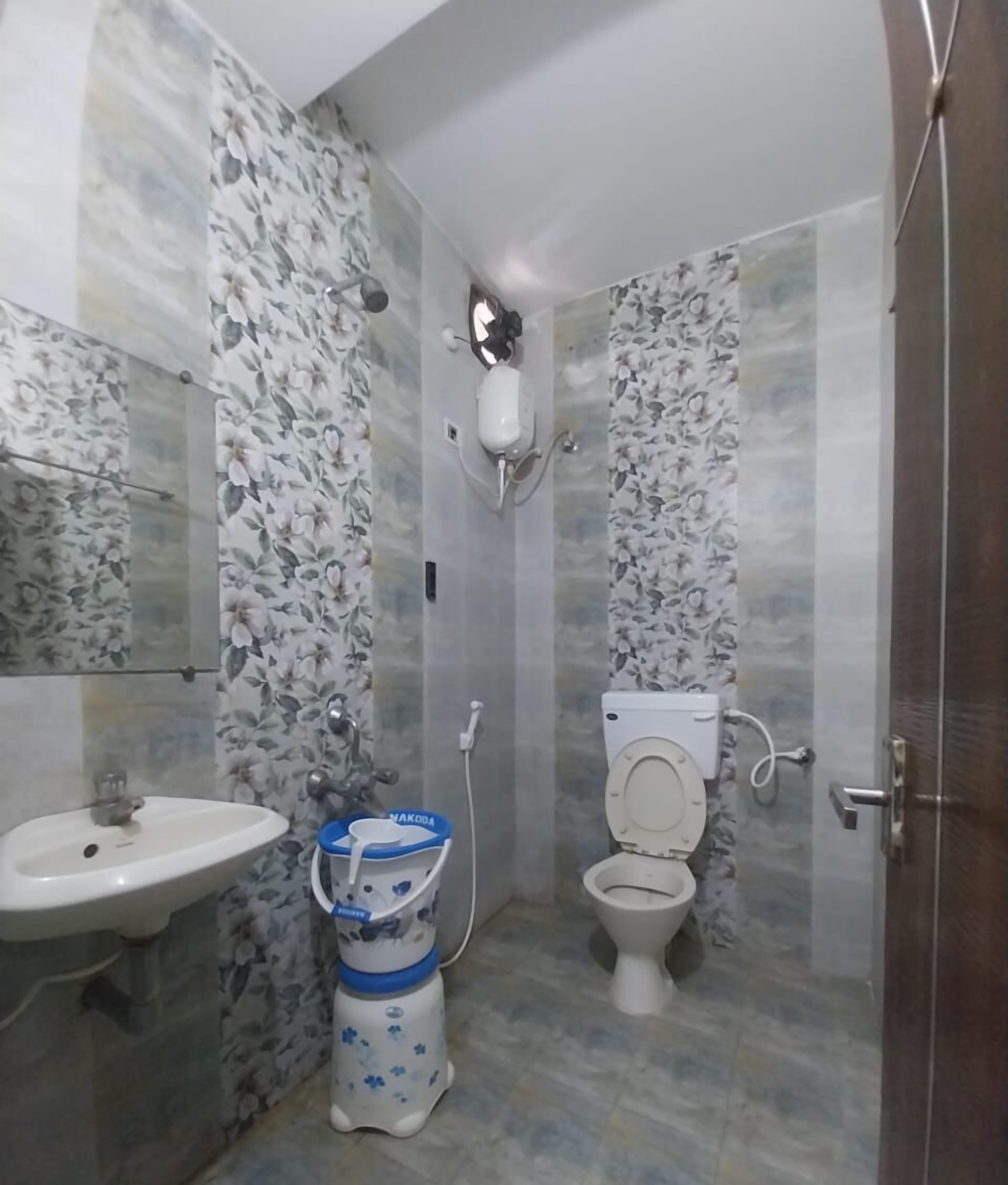Classic Apartment | Bilik Mandi | Pancuran mandi, kelengkapan dandanan diri percuma, tuala disediakan 