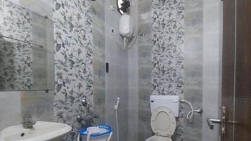 Classic Apartment | Bilik Mandi | Pancuran mandi, kelengkapan dandanan diri percuma, tuala disediakan