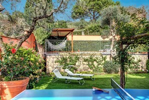 Seasonal outdoor pool, pool umbrellas, sun loungers - Villa Sorrentina With Panoramic Terrace (Massa Lubrense)