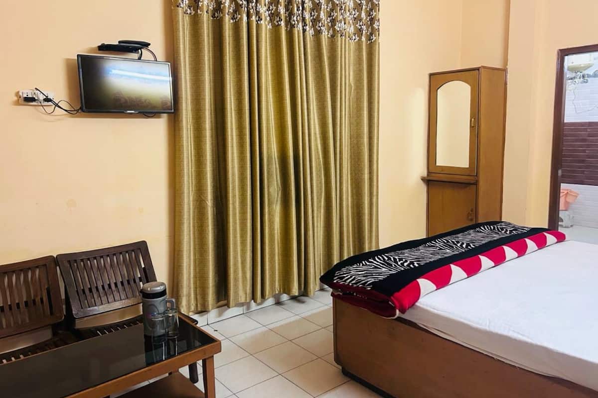 Deluxe tweepersoonskamer, meerdere slaapkamers, uitzicht op stad | Gratis wifi, beddengoed