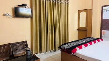 Deluxe Double Room, Multiple Bedrooms, City View | Free WiFi, bed sheets