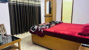 Deluxe Double Room, City View | Free WiFi, bed sheets