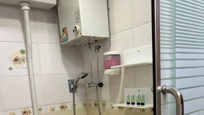 A small bathroom with a toilet, a shower, and a sink. - HONG KONG SUN GUEST HOUSE (Kowloon)