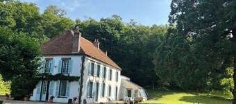 Le Chesnoy magnificent house for 20 people private swimming pool, tennis court