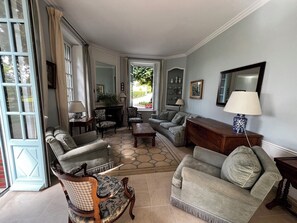 TV, fireplace, table tennis, books - Le Chesnoy magnificent house for 20 people private swimming pool, tennis court (Parly)