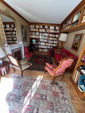 TV, fireplace, table tennis, books - Le Chesnoy magnificent house for 20 people private swimming pool, tennis court (Parly)