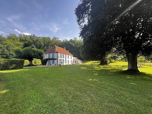 Property grounds - Le Chesnoy magnificent house for 20 people private swimming pool, tennis court (Parly)