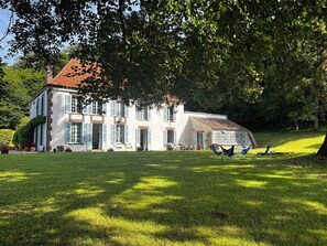 Exterior - Le Chesnoy magnificent house for 20 people private swimming pool, tennis court (Parly)