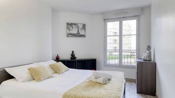 1 quarto, cortinas blackout, ferros/tábuas de passar roupa