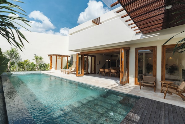 Outdoor pool, sun loungers