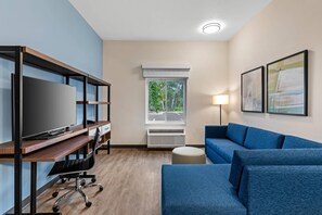 Suite, 1 King Bed, Accessible, Non Smoking