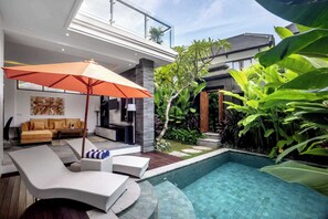 Villa Deluxe - 3 sovrum - utsikt mot poolen | Vardagsrum