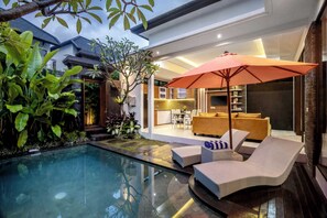 Villa Deluxe, 2 camere da letto, vista piscina | Una scrivania, Wi-Fi gratuito