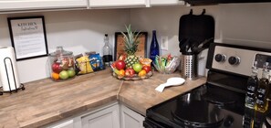 Fridge, microwave, oven, stovetop - Piña Pecan House by Palace of Nobles (Charlotte)