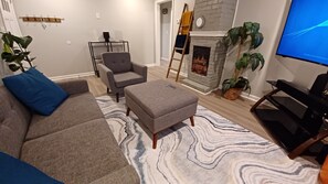 Smart TV, stereo - Piña Pecan House by Palace of Nobles (Charlotte)