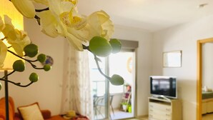 A living room with a sofa, a coffee table, and a TV. - Centric and Full of Light! Casa Alicia Altea (Altea)