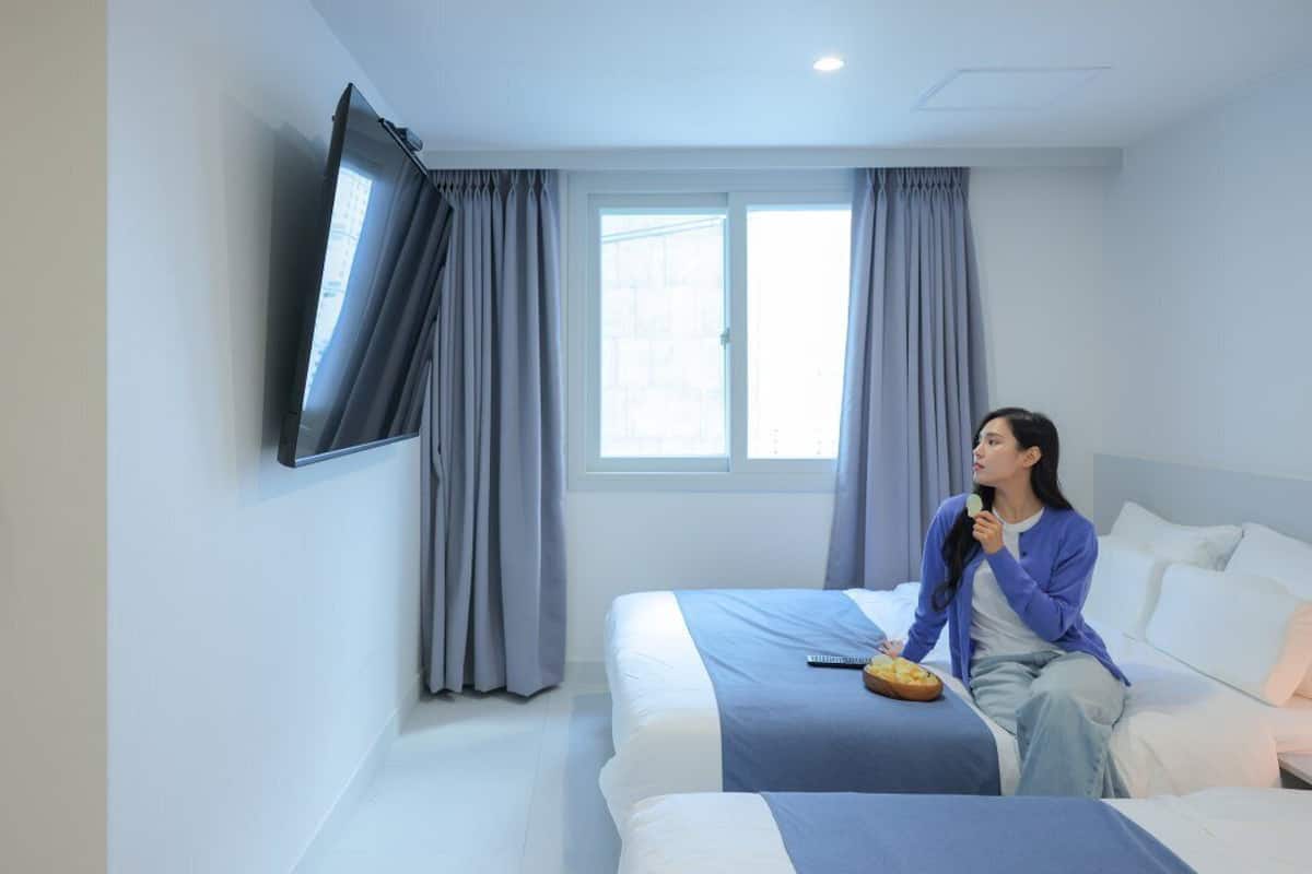 Lounge | เครื่องนอนระดับพรีเมียม, เตียงเมมโมรีโฟม, ห้องเก็บเสียง, Wi-Fi ฟรี