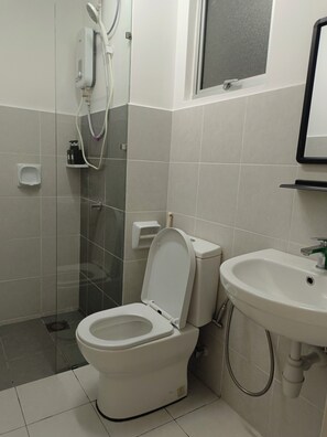 Family Apartment, Balcony | Bathroom | Shower, rainfall showerhead, hair dryer, bidet