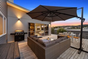 Deck and BBQ at Sunset - Sunsets on Spinifex! (Mangawhai Heads)