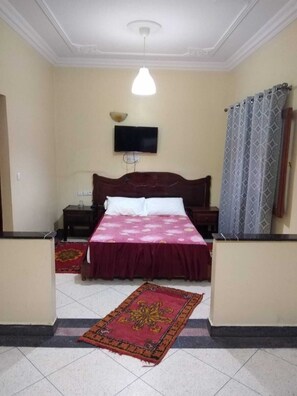 Quadruple Room | Free WiFi - Hotel Azaghar (M'rirt)