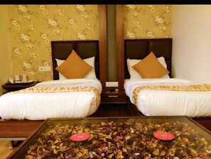 Premium Double Room, City View | Free WiFi, bed sheets - Goroomgo 24x7 Inn Jalandhar (Jalandhar)