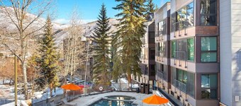 Ski-in/Ski-out Renovated 2 BR Aspen Condo!