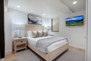 2 bedrooms, desk, iron/ironing board, travel cot