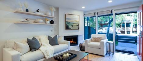 Smart TV, fireplace, stereo, offices