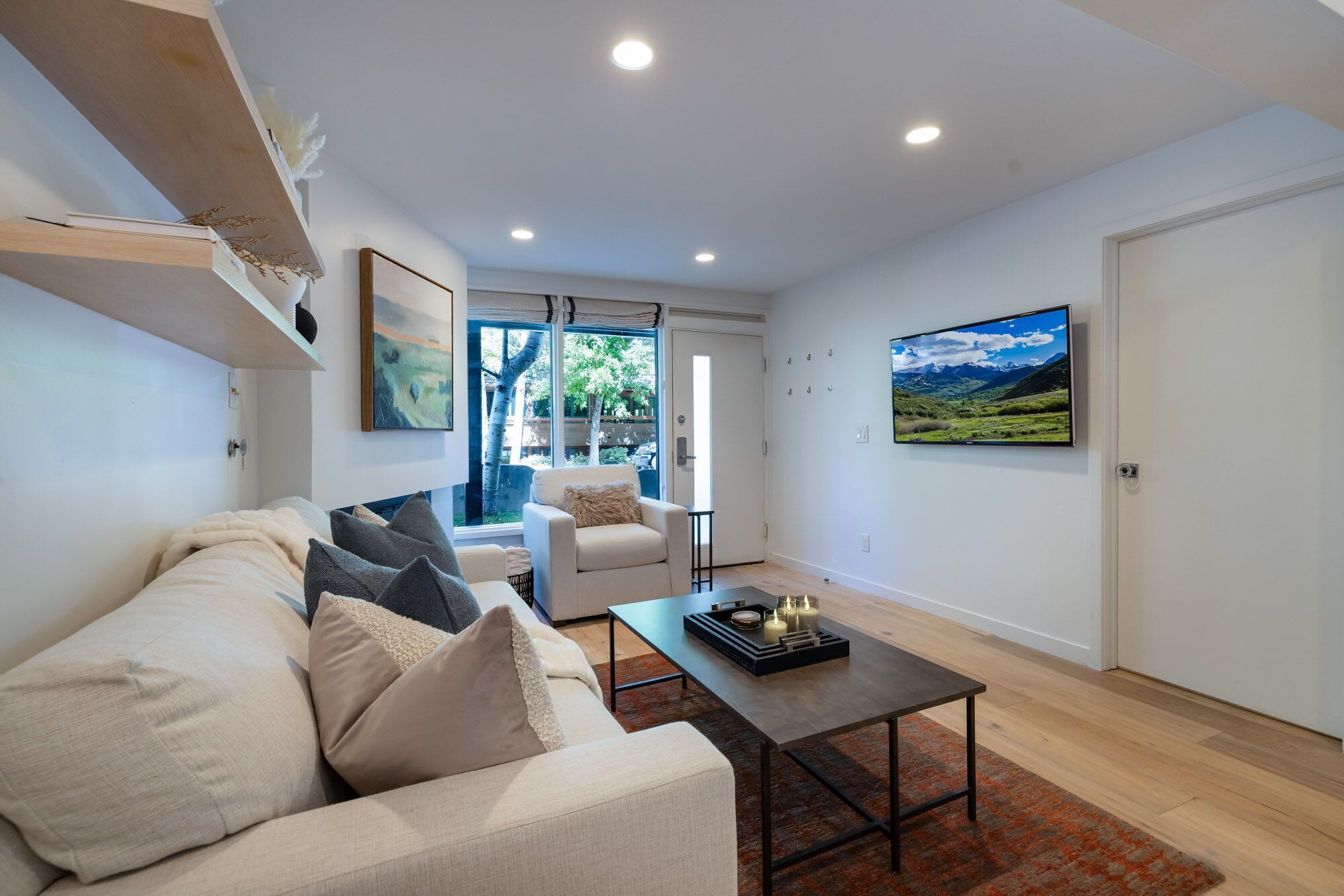 智能电视、壁炉、立体声音响、办公室