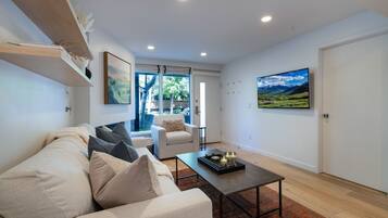 智能电视、壁炉、立体声音响、办公室