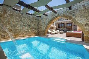 Seasonal outdoor pool - D'Oro Villas (Kissamos)