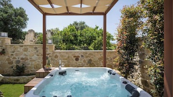 Deluxe Villa, 1 Katil Ratu (Queen) dengan Katil Sofa, Kitchen, Garden View | Tab spa persendirian