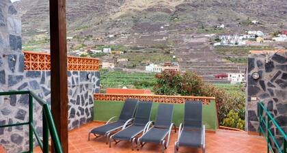 Rural House with Sea and Mountain Views, BBQ