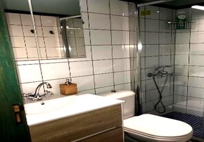 Ducha, secador de pelo, toallas