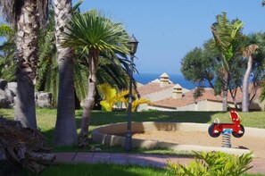 Property grounds - Apartment with stunning sea views and pool in Los Realejos (Los Realejos)