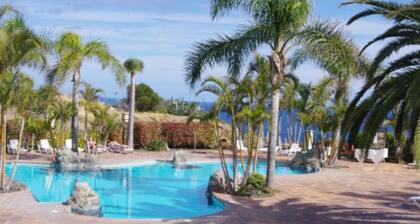 Suite on cliff with fabulous sea views, terrace and pool