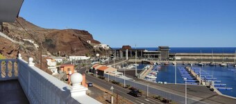 Appartamento con Terrazza Privata e Vista Panoramica sul Mare